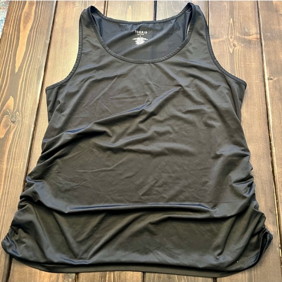 torrid | Performance Ruched Side Scoop Neck Sleeveless Active Tank - Picture 5 of 10